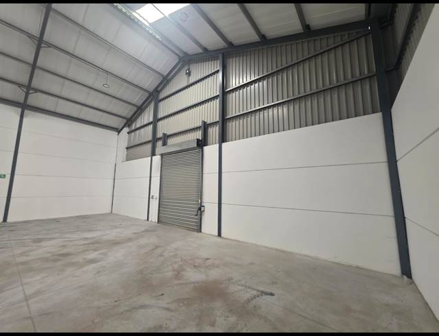 507M² WAREHOUSE TO LET IN FIRGROVE INDUSTRIAL ESTATE